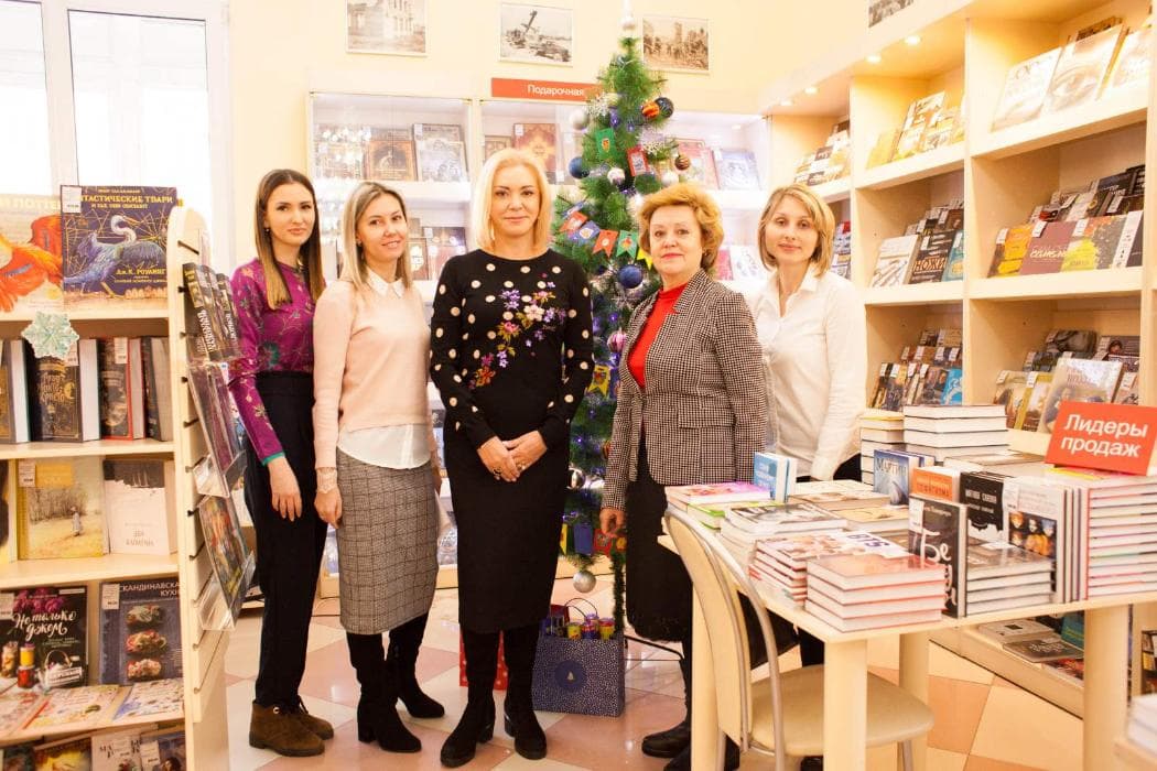 4 декабря 2019 г. Михаил Казиник - пресс-конференция в магазине КАССАНДРА