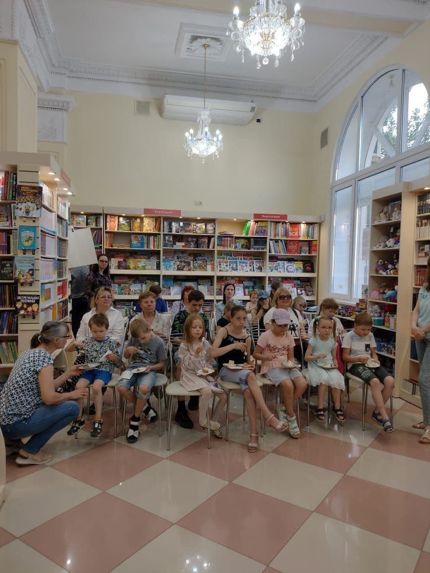 Итоги конкурса рисунков «Разноцветная планета детства»